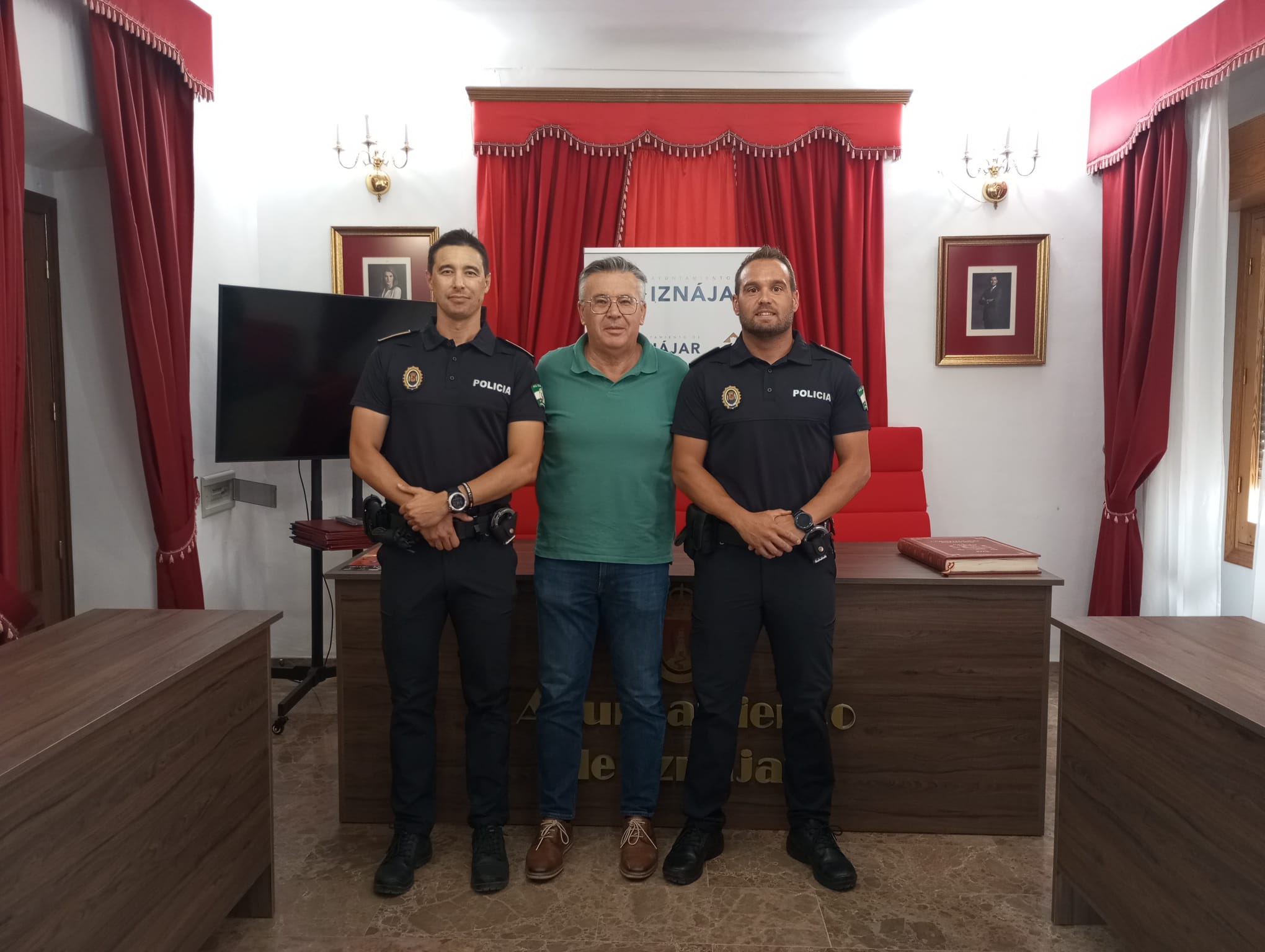 Dos Nuevos Agentes Se Incorporan A La Polic A Local De Izn Jar