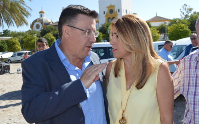 La Presidenta Susana Díaz entrega a Iznájar un vehículo para el servicio municipal