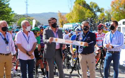 Iznájar disfrutó este miércoles de la salida y paso de la segunda etapa de la Vuelta Andalucía-Ruta Sol 2021