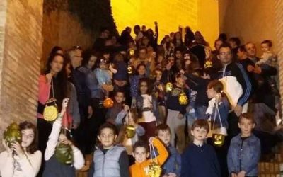 Los niños de Iznájar y sus farolillos de melón iluminarán el fin de semana de Todos los Santos