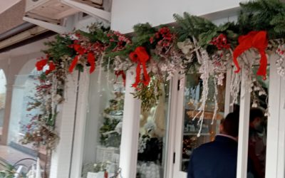 El Ayuntamiento de Iznájar da a conocer los premiados del Concurso de embellecimiento de escaparates de Navidad 2022