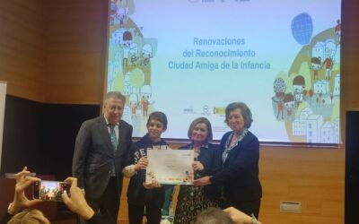 Iznájar recibe el certificado de renovación del reconocimiento Ciudad Amiga de la Infancia.