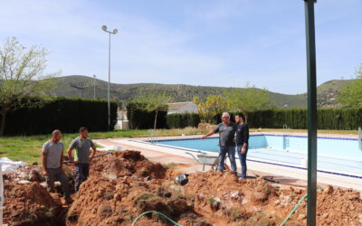 El Ayuntamiento acomete obras de emergencia en la piscina municipal de Iznájar