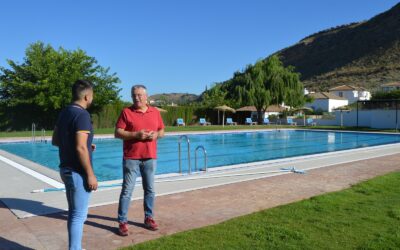 La piscina municipal de Iznájar está lista para su apertura tras la importante intervención acometida por el Ayuntamiento