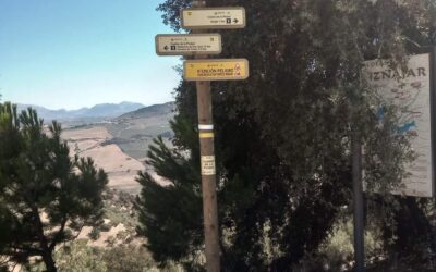 El Ayuntamiento de Iznájar acomete labores de conservación del sendero “Camino de la Piedad” al cumplirse un año desde su puesta en funcionamiento