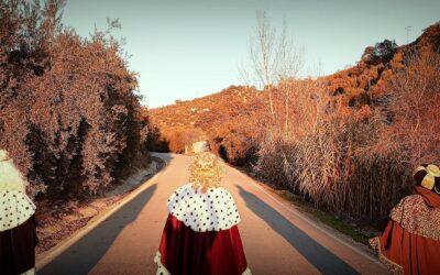 Un año más SSMM los Reyes de Oriente pasaron por Iznájar recorriendo calles y aldeas llevando ilusión y caramelos a niños y mayores