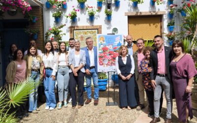 Iznájar vuelve a llenar de color sus balcones y rincones más emblemáticos